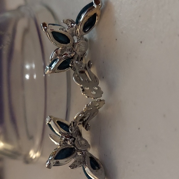 Vintage clip on earrings and bracelet, 1963 - Picture 6 of 7